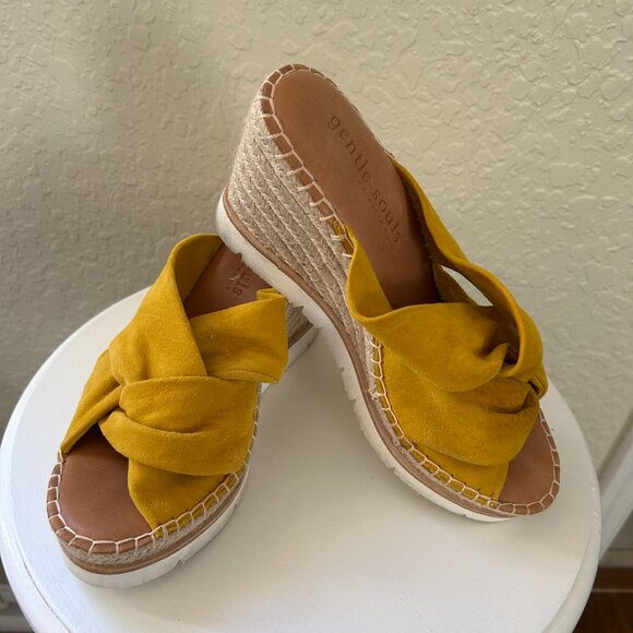 Gentle Souls Goldenrod Twist Knot Wedges - Picture 1 of 4